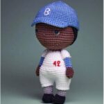 Crochet Little Heroes - Crochet pattern book of 20 amigurumi dolls to make and inspire - Image 3