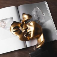 Kissing Sculpture - Image 2