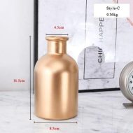 Elegant Gold Tabletop Vases - Image 8