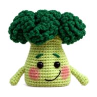 crochet broccoli pattern - close-up of the face and crown showing blushed cheeks