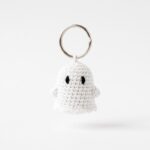 Ghost Keychain crochet pattern — halloween crochet keychain patterns (SageandSilky MOD Nº 46)