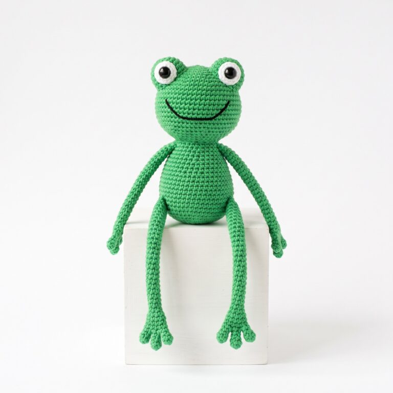 Leggy Frog crochet pattern — leggy frog crochet pattern (SageandSilky MOD Nº 90)